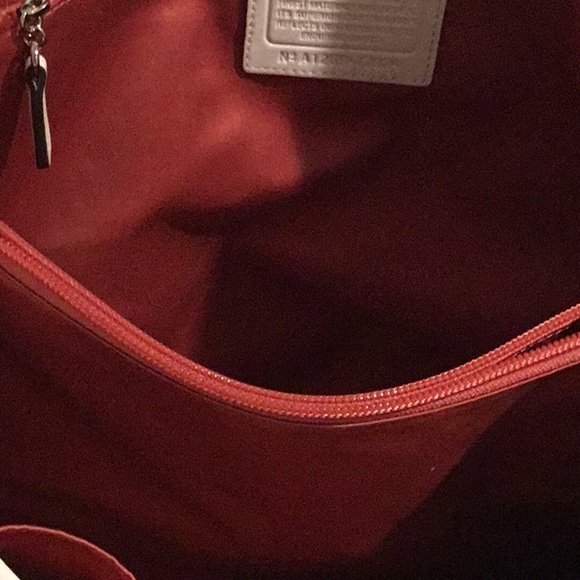 🌻NWOT Coach Large Leather Poppy Tote with large front pocket. - Picture 14 of 16